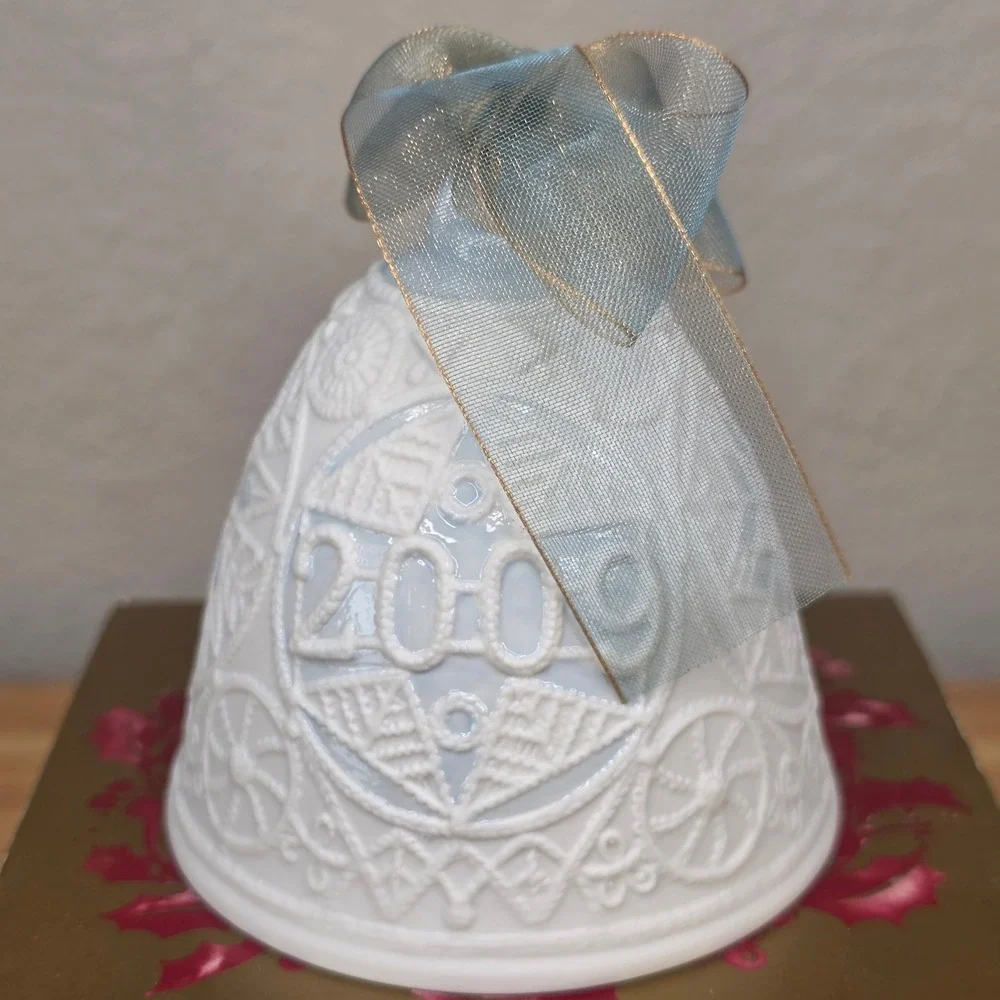 Lladro 2009 Porcelain Christmas Bell Ornament #01007162 Angels With Original Box